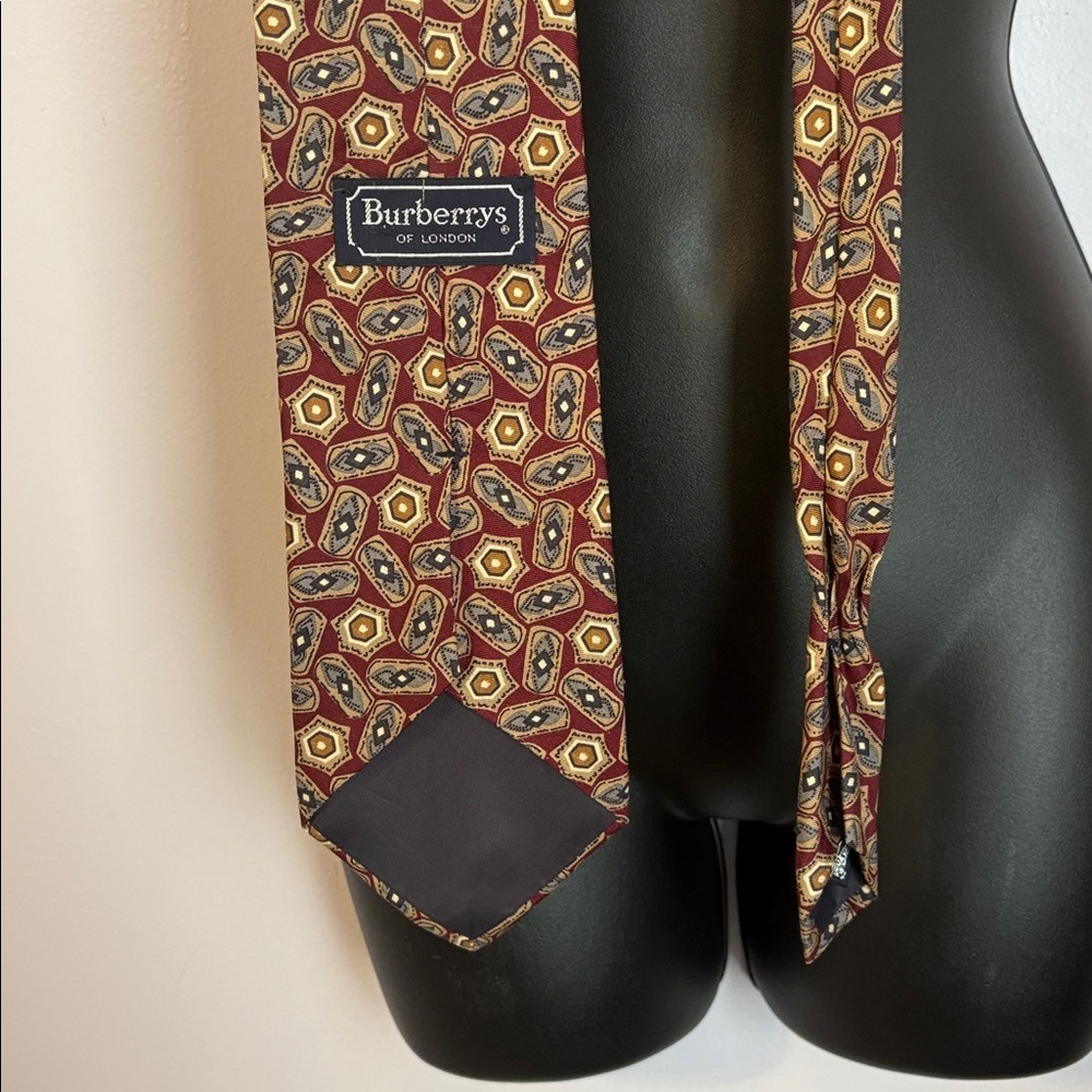 Burberrys of London Vintage Silk Burgundy Medallion Geometric Pattern Necktie - Picture 11 of 12